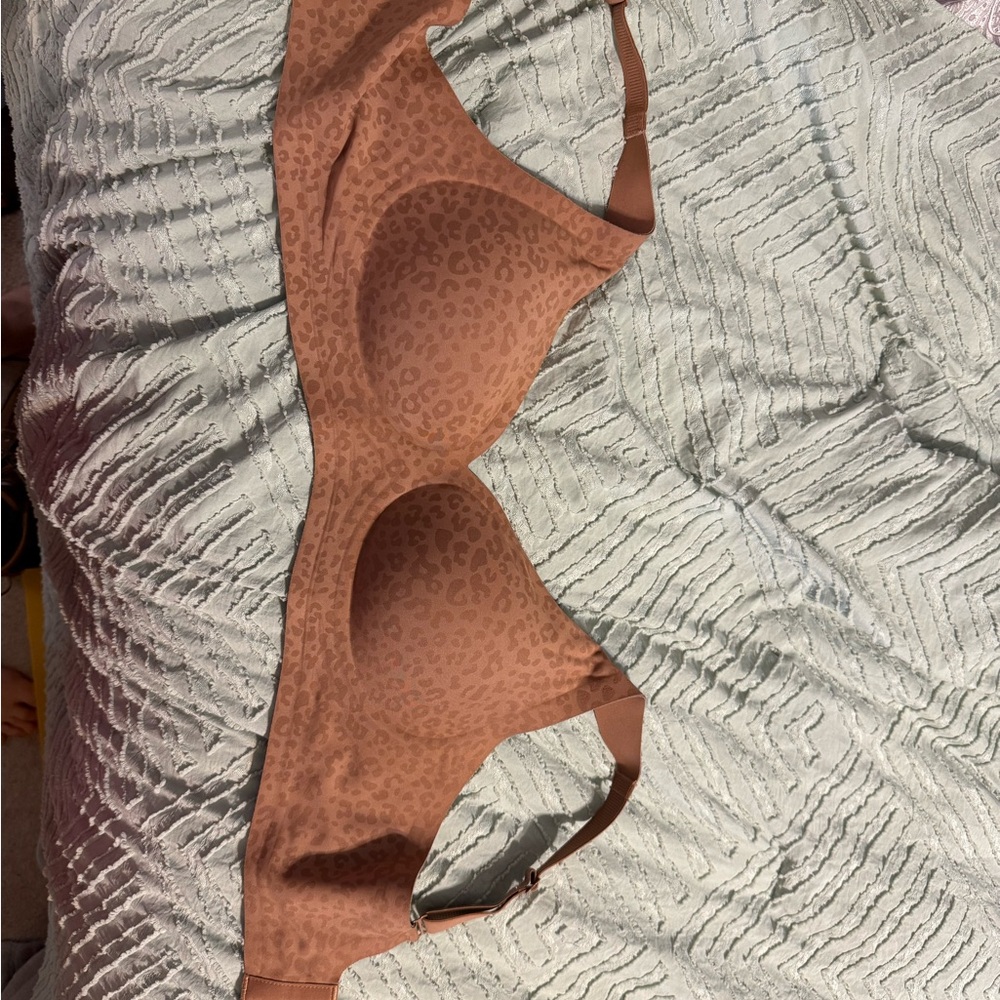 Seamless Wireless Full-Coverage Bra in tan leopard